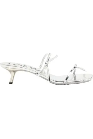 Loewe Blüten-Schleifensandalen aus Metallicleder