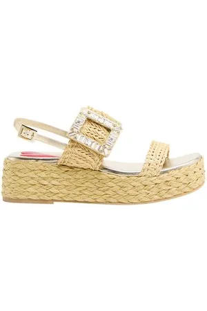 Roger Vivier Sommerliche Raffia-Sandalen mit Strasssteinen