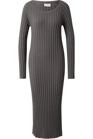 A LOT LESS Strickkleid 