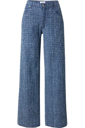 EDITED the label Jeans 