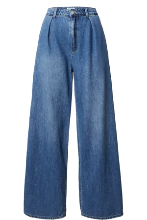 EDITED the label Jeans 