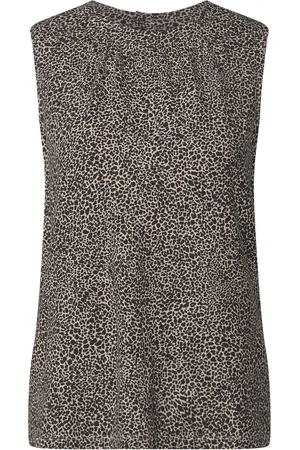 Street one Top