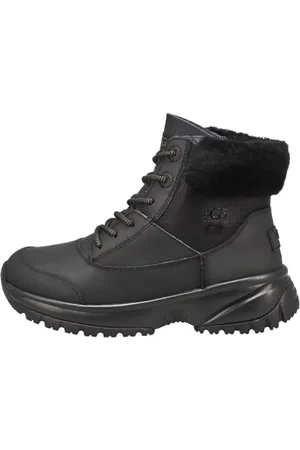 UGG Damen YOSE Fluff V2 Stiefel, Black, 41 EU