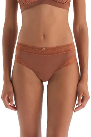 Dagi Women