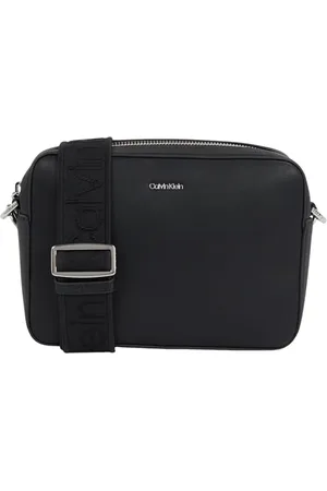 Calvin Klein Damen Umhängetasche Must Camera Bag Klein, Schwarz (Ck Black), Einheitsgröße