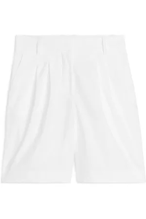 ARKET Lockere, Taillierte Shorts