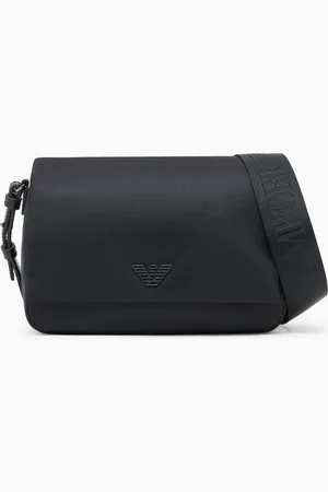 Emporio Armani ASV Umhängetasche aus recyceltem Nylon mit Klappenverschluss