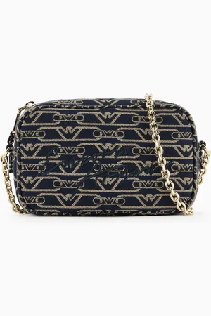 Emporio Armani Kameratasche aus Canvas mit Kettenschultergurt und durchgehendem Monogramm in Jacquard-Stoff-Verarbeitung