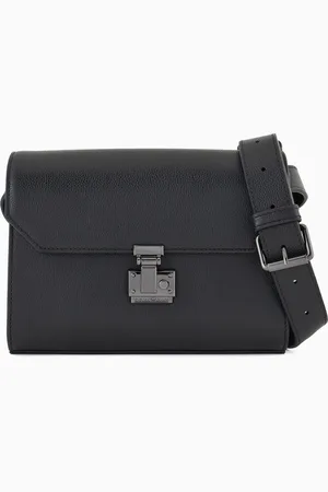 Emporio Armani Umhängetasche mit Klappe, gefertigt aus getrommeltem Leder
