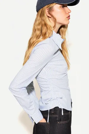 Bershka Figurbetontes Hemd Mit Raffung Damen Xs Hellblau