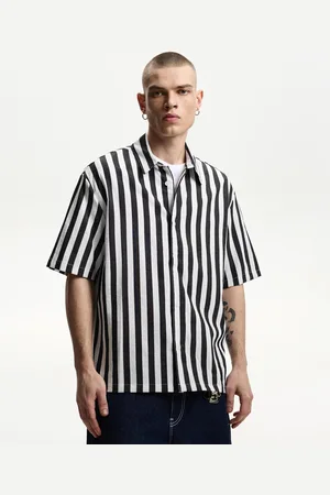 Bershka Relaxed-Fit-Hemd Mit Kurzen Ärmeln Herren Xs Weiss / Schwarz