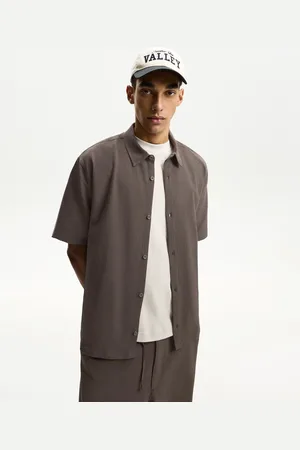 Bershka Plissiertes Hemd Mit Kurzen Ärmeln Herren Xs Nerzfarbe