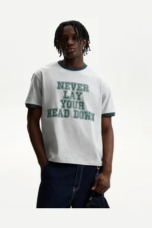 Bershka T-Shirt Mit Farblich Abgesetzten Kurzen Ärmeln Und Print Herren S Grau