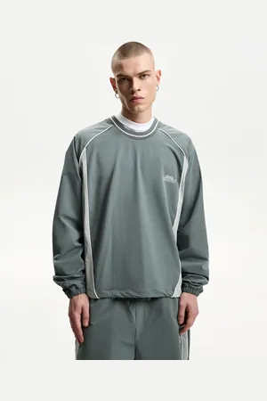 Bershka Sportliches Langarmshirt Aus Funktionsstoff Im Retro-Stil Mit Langen Ärmeln Herren S Grün