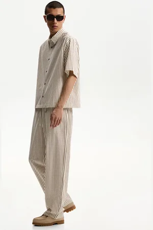 Bershka Hemd Im Boxy-Fit Mit Kurzen Ärmeln Und Textur Herren Xs Braun