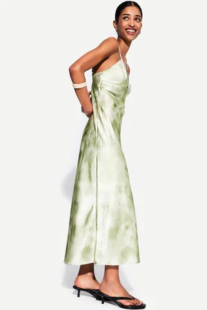 Bershka Midikleid Aus Satin Damen S Kombiniert
