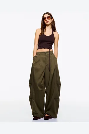 Bershka Parachute-Baggy-Hose Damen 32 Khaki