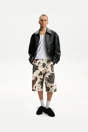 Bershka Bermudas Im Skater-Stil Mit Animalprint Herren 38 Rohweiß
