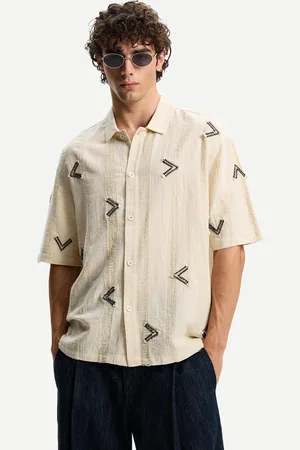 Bershka Rustikales Hemd Mit Print Und Kurzen Ärmeln Herren Xs Sandfarbe