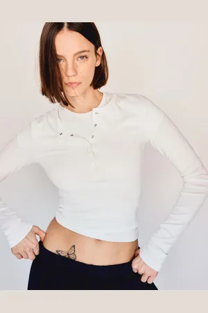 Bershka Langärmliges Shirt Mit Rundem Ausschnitt Und Kurzer Knopfleiste Damen Xs Grbrochenes Weiss