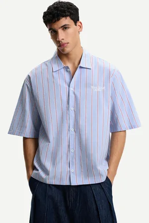 Bershka Gestreiftes Hemd Mit Kurzen Ärmeln Und Stickerei Herren Xs Hellblau