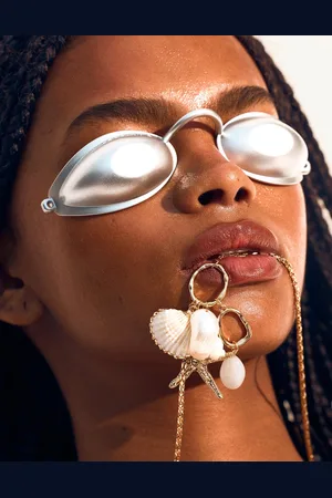 Bershka Sternförmige Halskette Mit Muscheln Und Rundausschnitt Damen Gold