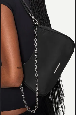 Bershka Multiway-Umhängetasche In Satinoptik Mit Kette Damen Schwarz