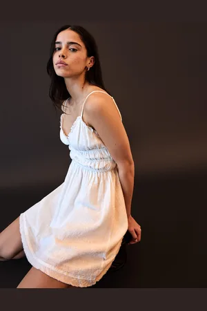Bershka Rustikales Mini-Kleid Mit Rüschen Damen Xs Weiss