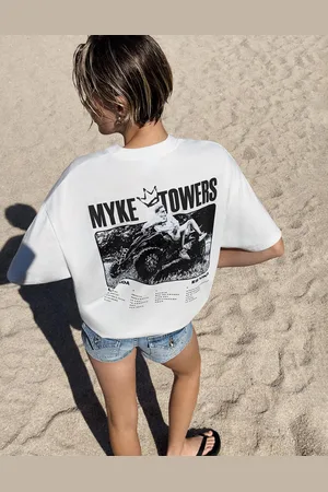 Bershka Myke Towers T-Shirt Mit Print Und Kurzen Ärmeln Damen Xs Grbrochenes Weiss