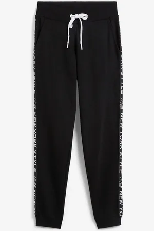 bonprix Sweathose mit Bündchen und Statement-Druck