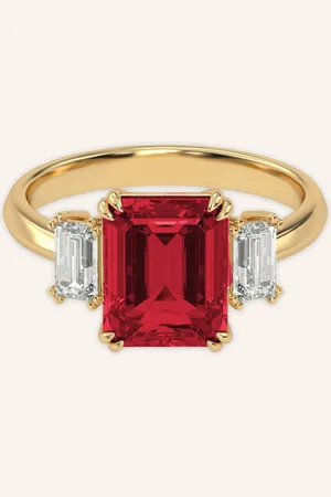 VEYNOU Ring EMBER aus 14 Karat recyceltem Gelbgold mit 3,00ct. Lab-Grown Rubin und 0,50ct. Diamanten