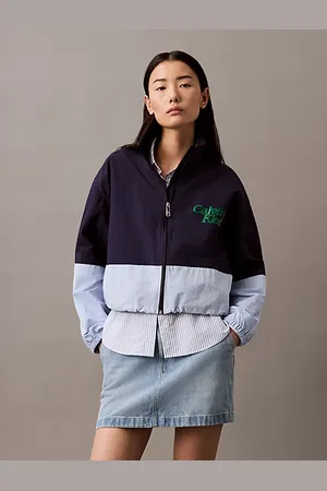 Calvin Klein Cropped Nylon-Jacke mit Design in Blockfarben