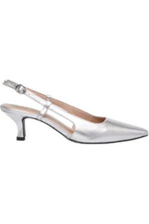 Comma, Pumps