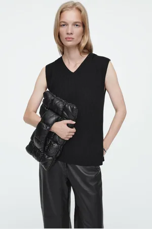 COS Gesteppte Pillow Clutch