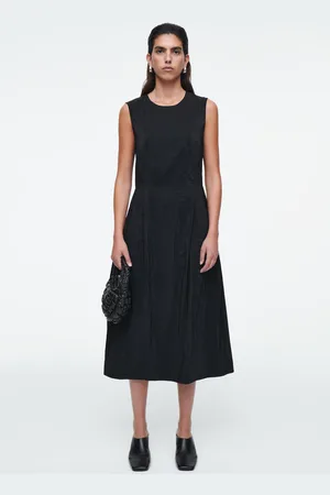 COS Ärmelloses Midikleid Mit Steppnähten