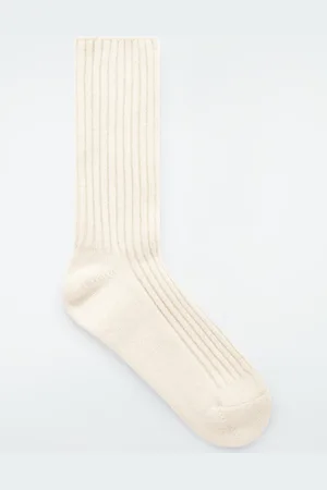 COS Gerippte Kaschmirsocken