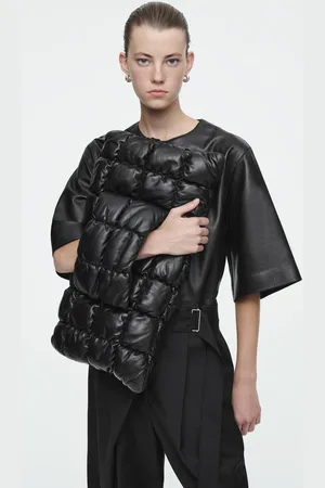 COS Grosse Gesteppte Pillow Clutch