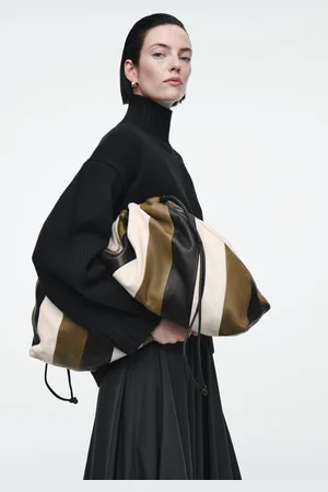 COS Cavatelli Oversized-Clutch Mit Streifen