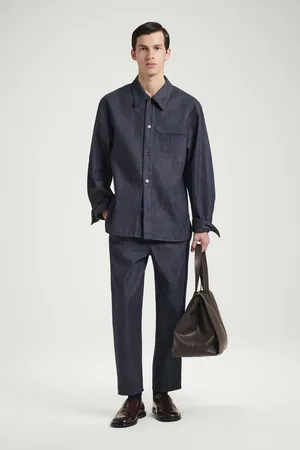 COS Die Hose Aus Raw Denim Mit Barrel-Bein