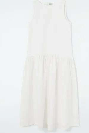 COS Voluminöses Ärmelloses Midikleid