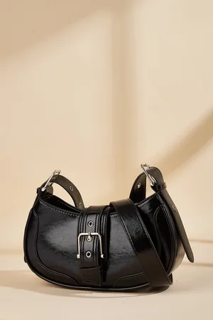 Cupshe Schwarze Kunstleder-Schnallentasche