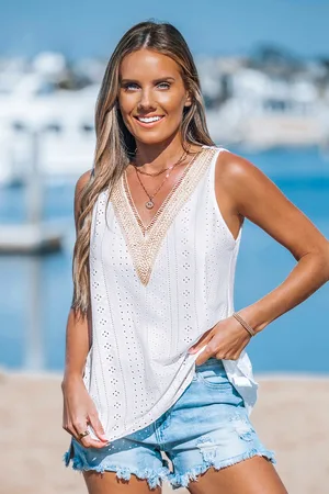 Cupshe Weißes Tanktop mit V-Ausschnitt und Ösen