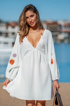 Cupshe Weißes Mini-Strandkleid mit Blumenstickerei