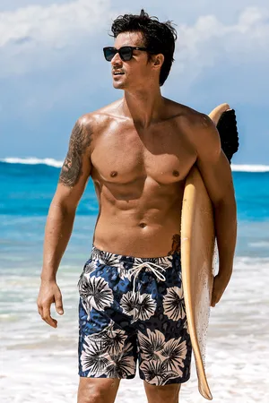 Cupshe Tropische blaue Herren-Badehose mit Blattmuster