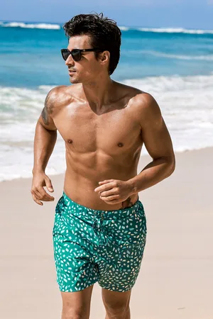 Cupshe Grüne Abstrakte Herren-Boardshorts