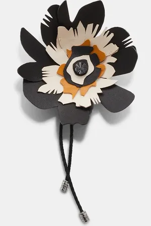 Dorothee Schumacher Brosche mit Lederblume