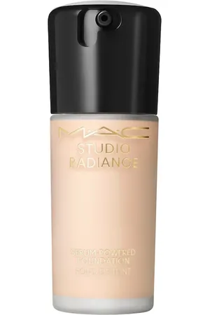 Mac Studio Radiance Serum Powdered Foundation 30 ml NW10 (1866.33 € / 1 l)
