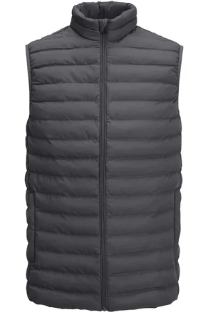 JACK & JONES Herrenjacke der Marke . Die Jacke ist aus hochwertigem Polyester gefertigt. Marke: Modellname: Recycle Bodywarmer Kategorie: Herren Outdoor-JackeMaterialien: PolyesterFarbe:
