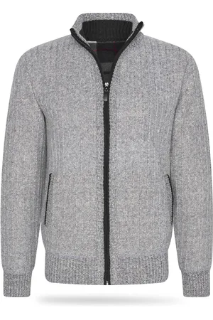 Cappuccino Italia Bounded Jacket für Herren. Die Bounded Jacke besteht zu 100 % aus Polyester und hat einen klassischen Schnitt.
