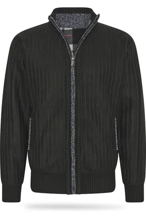 Cappuccino Italia Bounded Jacket für Herren. Die Bounded Jacke besteht zu 100 % aus Polyester und hat einen klassischen Schnitt.